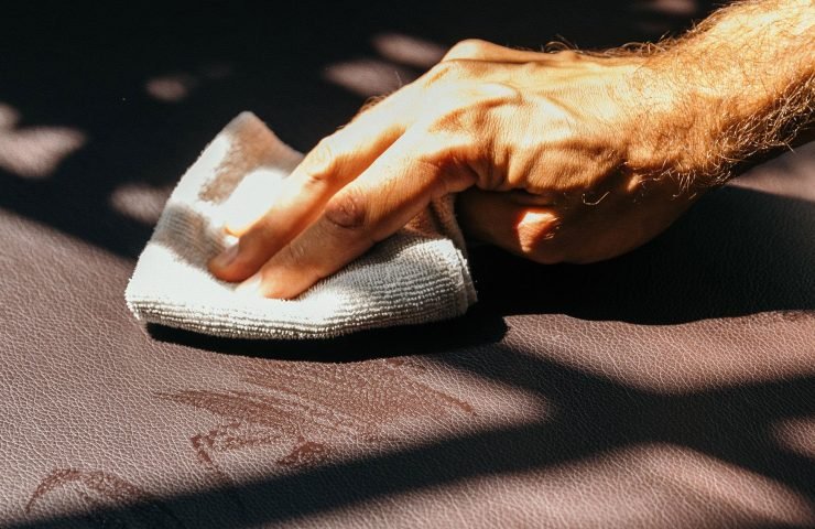 entretenir-et-nettoyer-un-tablier-en-cuir